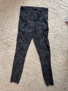 lululemon fast and free high rise 25in Black Camo Leggings, size 4